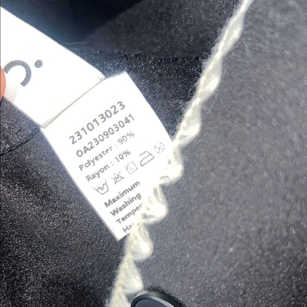 Commense Black and White Blazer with Elegant Trim - Picture 3 of 3